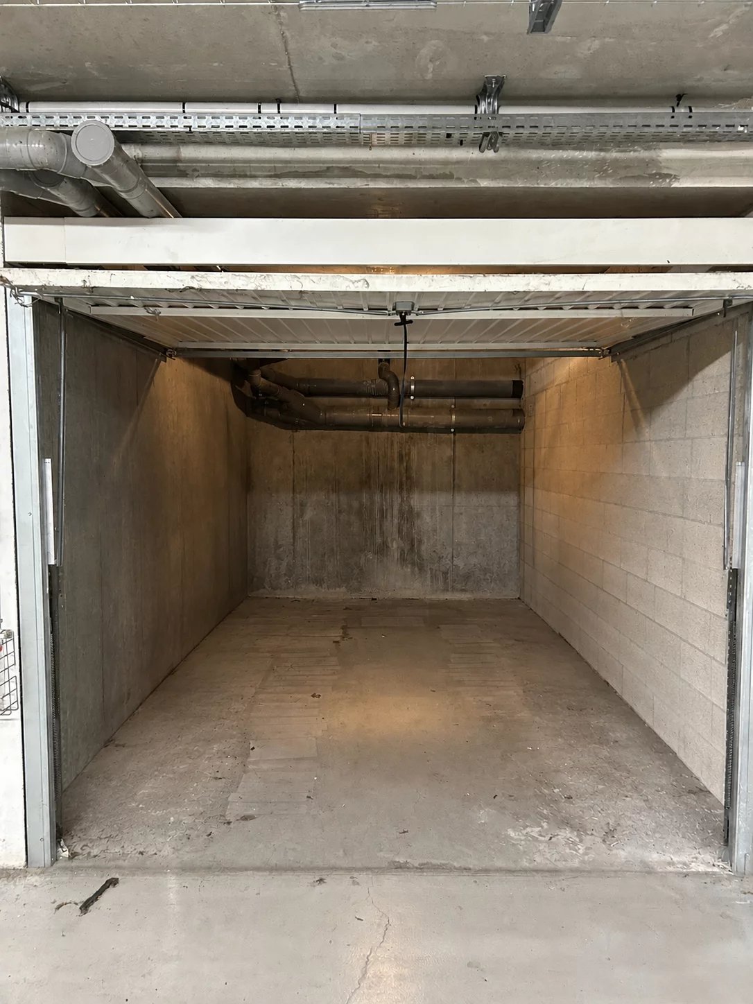 Garage électrifié à vendre – Caluire proche métro Cuire